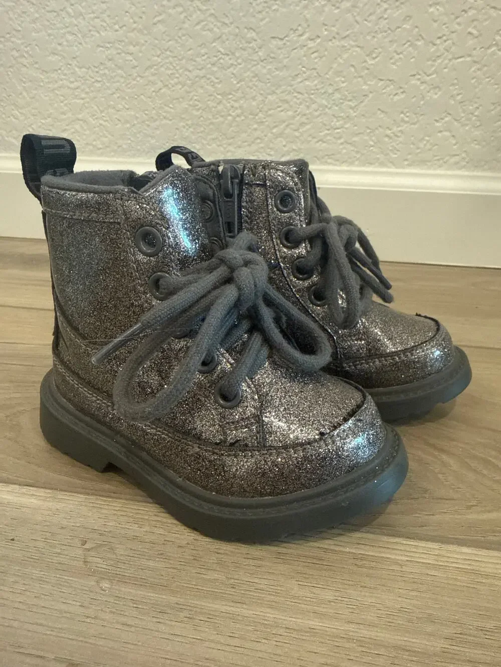 UGG Robley Glitter Boots Toddler Girls Sz 6 Gray Combat Boots Side Zip